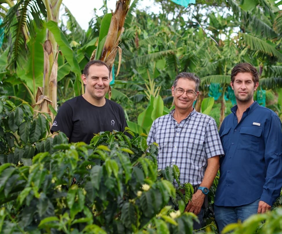 The team, on the farm · Huila